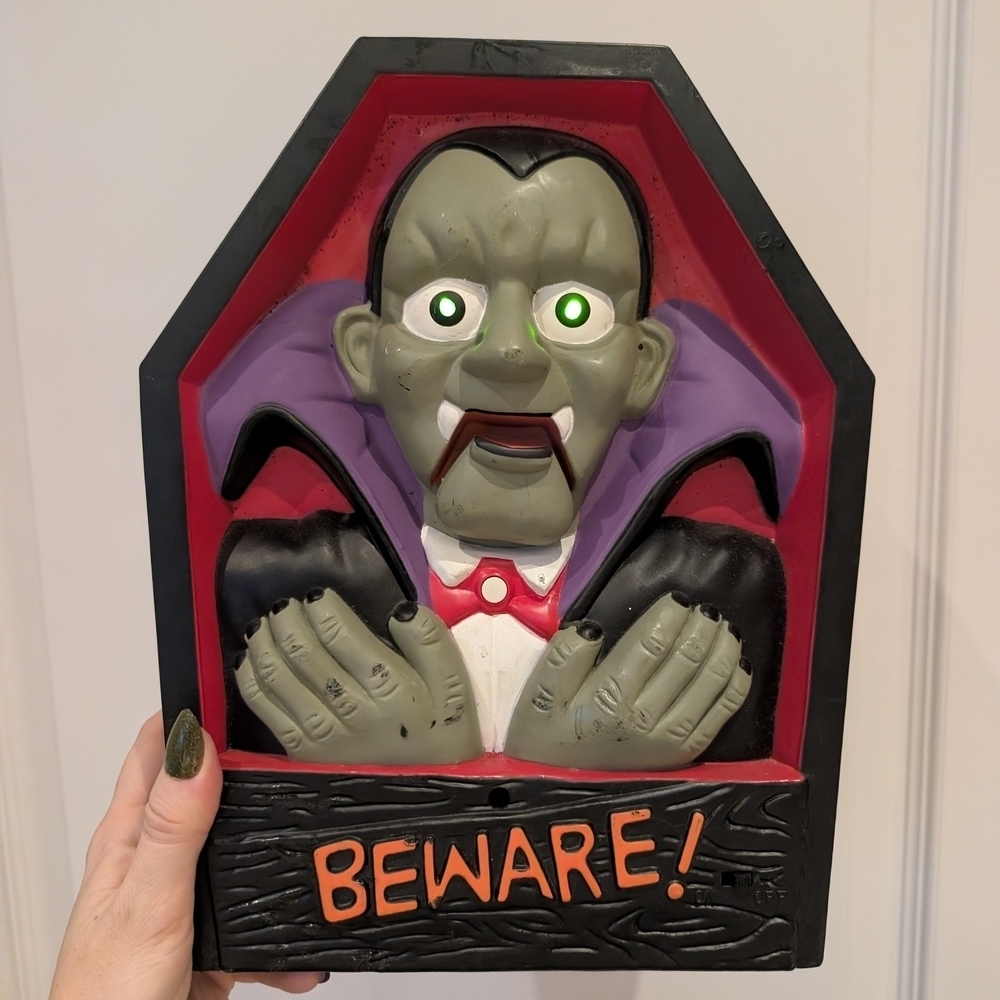 Beware Vampire Wall Decor Vintage Halloween Sings And Mouth Moves - Picture 1 of 7